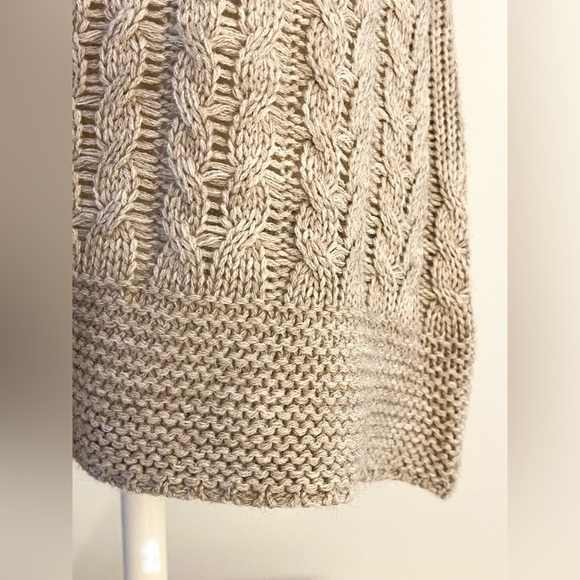 Studio JPR *Like New* Tan Knit Short Sleeve Top, Pearl Detail | Size PM - Picture 6 of 13